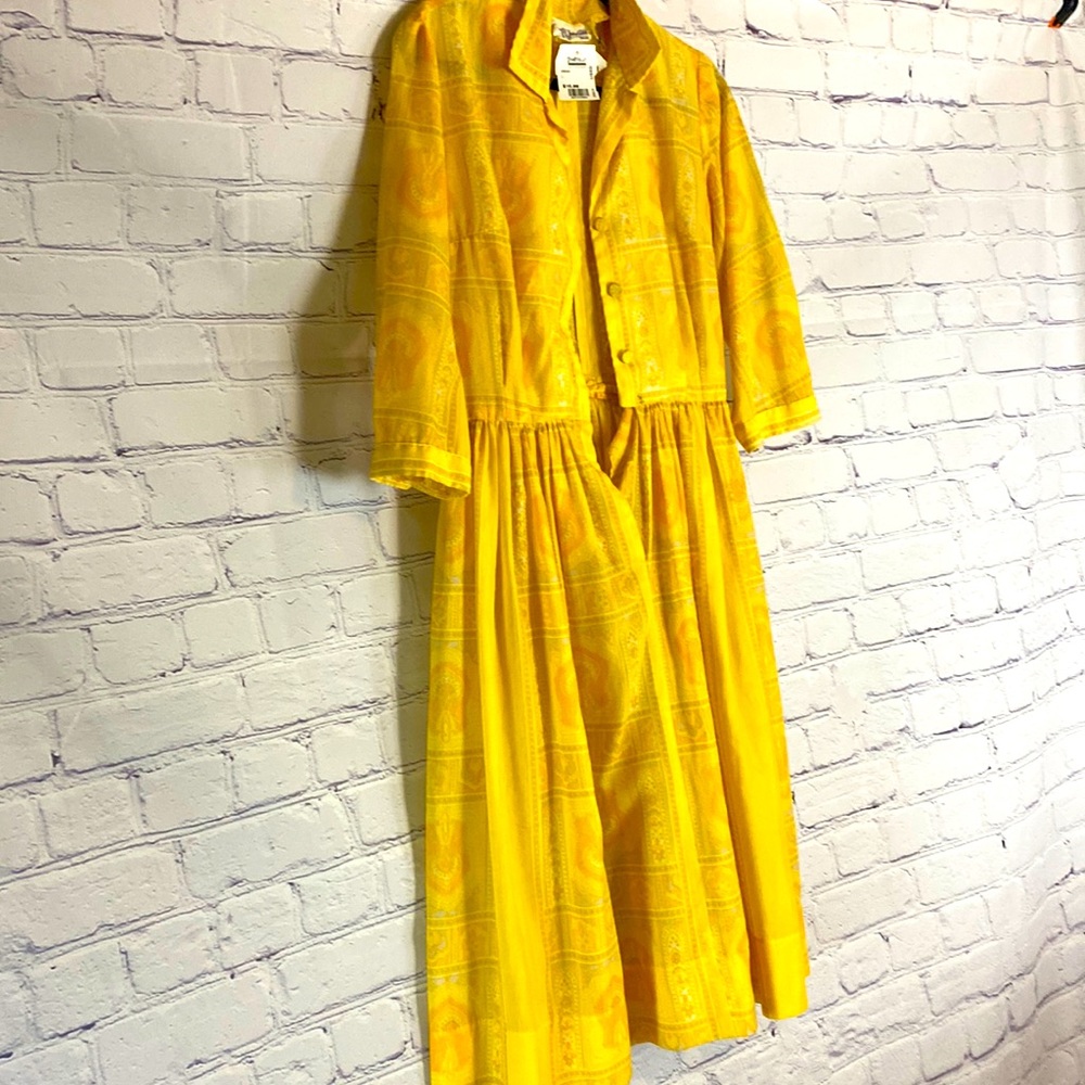 EUC Vintage 1970’s Yellow and white uniform like short sleeve canary color